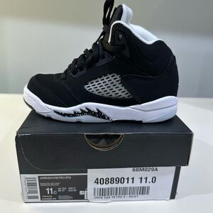 Jordan Retro 5 NEW IN BOX Kids Black White Sneakers